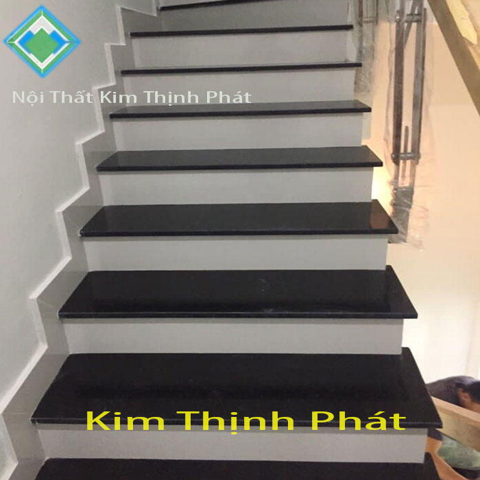 Cầu thang ốp đá granite13