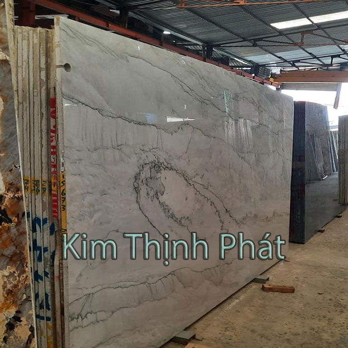 Đá hoa cương gắn liền với lan can hành lang