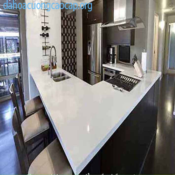 Đá hoa cương trắng sứ ý ốp bàn bếp