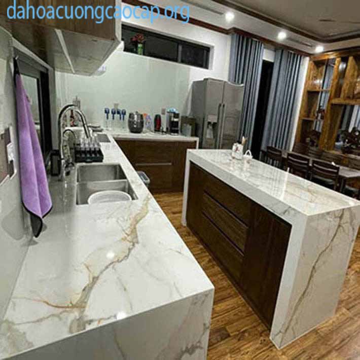 Đá hoa cương trắng sứ ý ốp bàn bếp