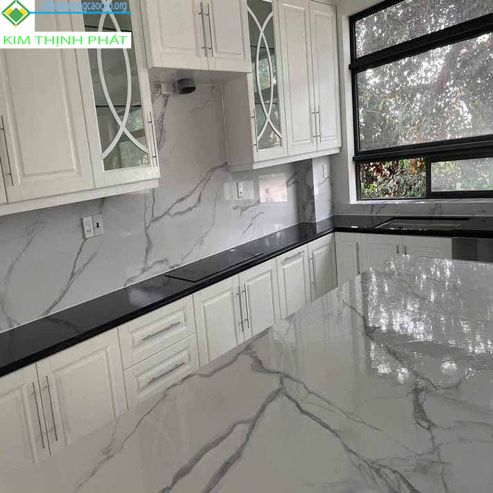 Đá hoa cương trắng sứ ý ốp bàn bếp