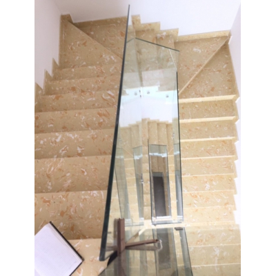 Cầu thang ốp đá marble